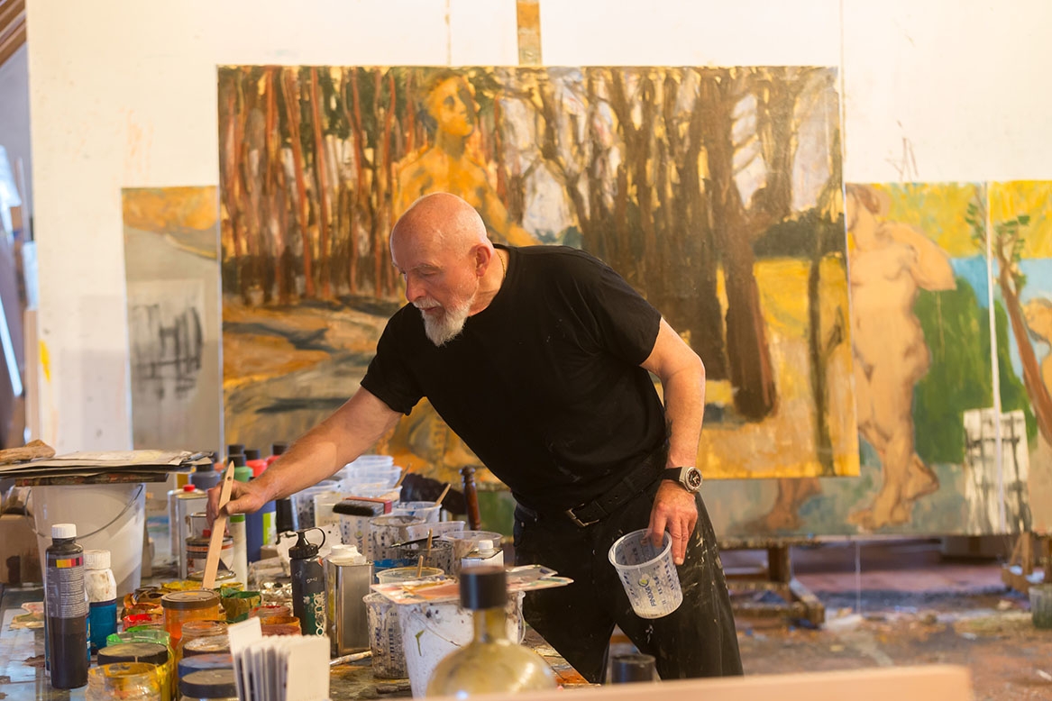 Markus L&uuml;pertz in his studio, 2020.
